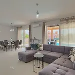 Enjoy بيت للعطل *