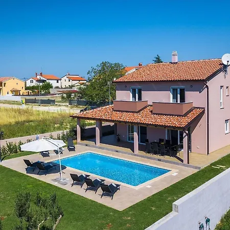 Enjoy 別荘 プーラ