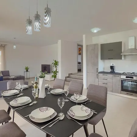 Enjoy 別荘 プーラ